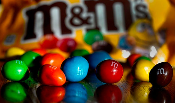Mars начнет продавать версии M&amp;M's, Skittles и Starburst без красителей.