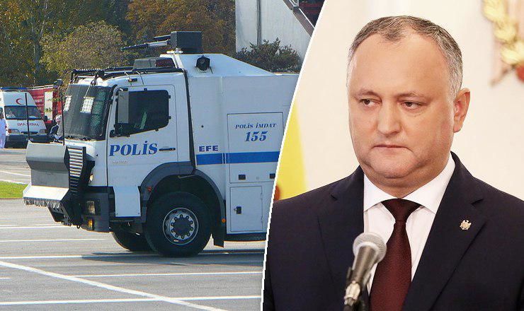 Додон: В президентуру не поступало спецмашин для разгона демонстрантов.