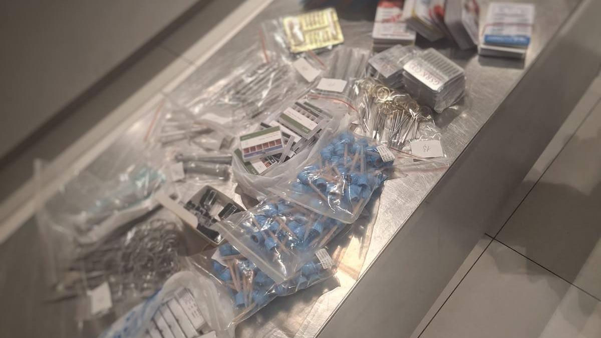 Трое украинцев пытались ввезти в Молдову стоматологическое оборудование.