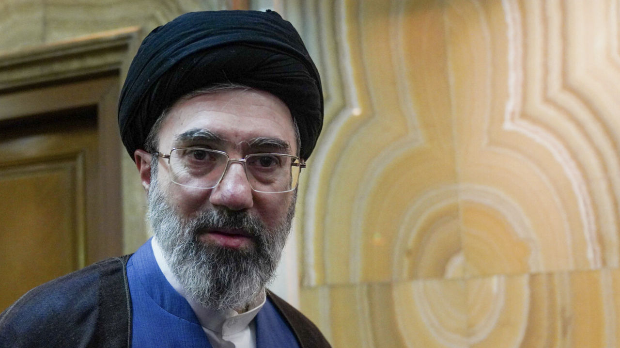 Khamenei a confirmat intenția Iranului de a controla Strâmtoarea Ormuz.