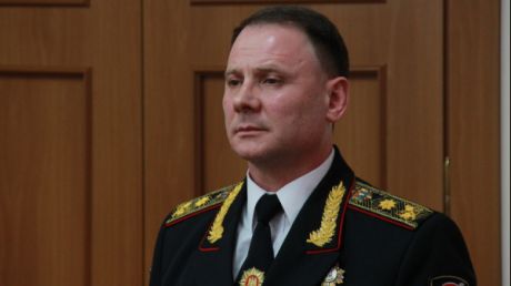 Сам замминистра свою новую роль в МВД считает унизительной.