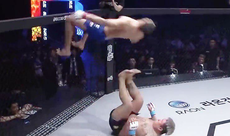 Боец MMA устроил акробатическое шоу и нокаутировал соперника.