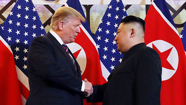 Второй саммит председателя КНДР и президента США начался в среду в столице Вьетнама Ханое и продлится в четверг.