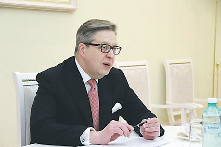 Представитель ЕС Пиркка Тапиола торопит Кишинев с расследованием банковской аферы. Фото с сайта www.gov.md