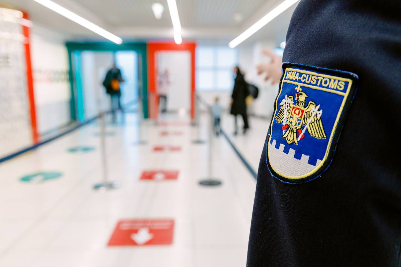 Гражданин США пытался ввезти в Молдову 5 незадекларированных дронов.
