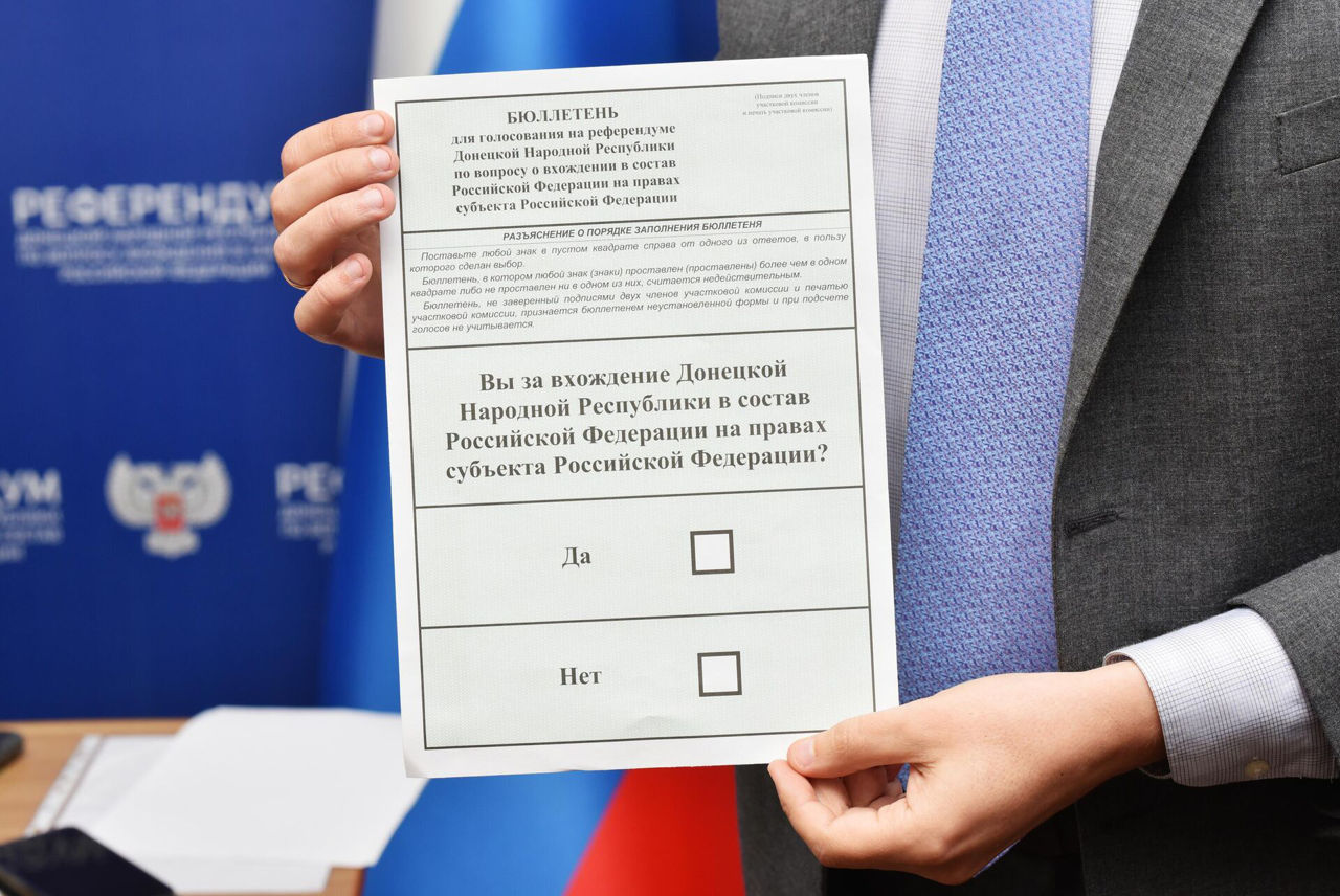 В Донбассе, Запорожье и Херсоне начинаются референдумы о вхождении в РФ.