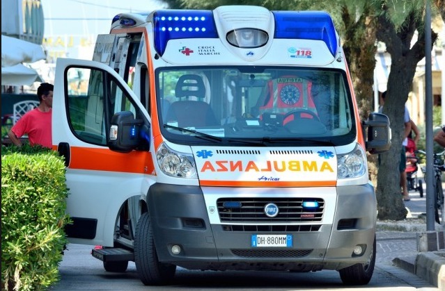 Veniţi la faţa locului, medicii au constat că aceasta avea o rană la cap.