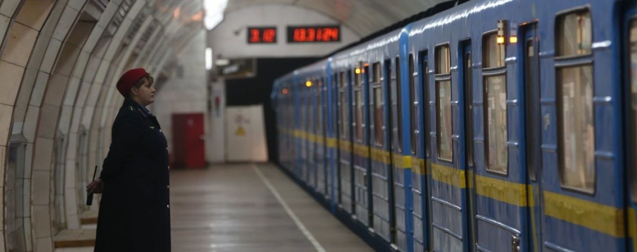 В метро Киева запретили петь и "быть неопрятным".