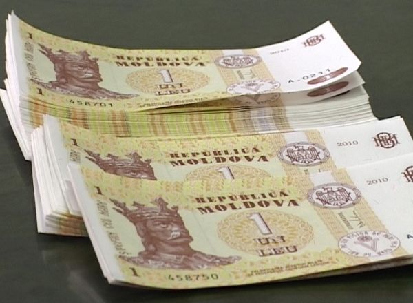 Leul, pe linia de plutire, datorită finanțării externe.