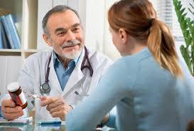 În prezent, cel mai în vîrstă doctor de la Nisporeni este ftiziopulmonologul Vsevolod Omelcenco, care are 84 de ani.