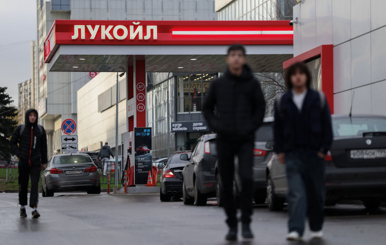 Cumpărătorul activelor externe ale companiei Lukoil va fi Gunvor.