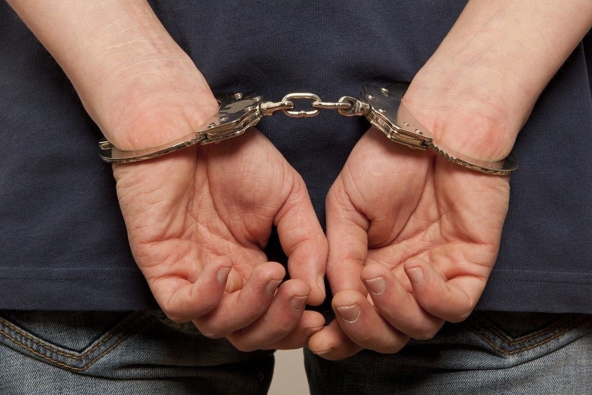 Подозреваемого в убийстве 16-летней девочки оставили под стражей.