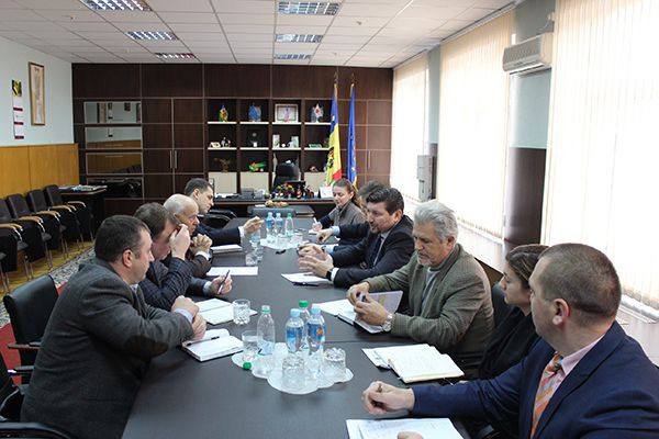 Specialişti din Federația Rusă, în inspecţie la companiile moldoveneşti exportatoare de fructe. Foto: ipn.md