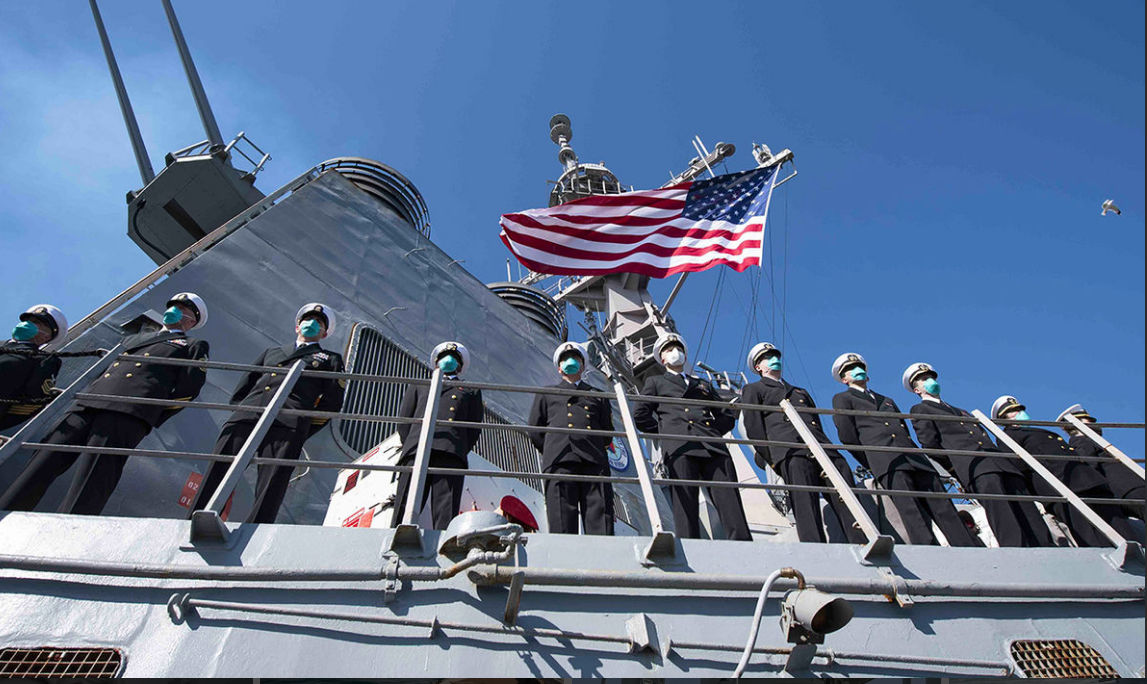 Эсминец США в Красном море сбил 14 беспилотников хуситов.
