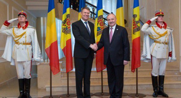 Două state românești. Doi președinți. Iohannis și Timofti. Doi oameni complet diferiți.