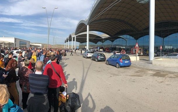 В Испании загорелся аэропорт.