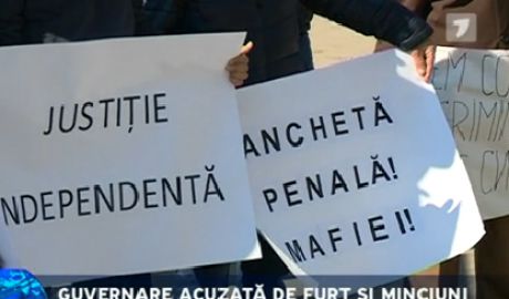 Închisoare pentru politicienii corupţi şi o guvernare pro-europeană, fără comunişti.