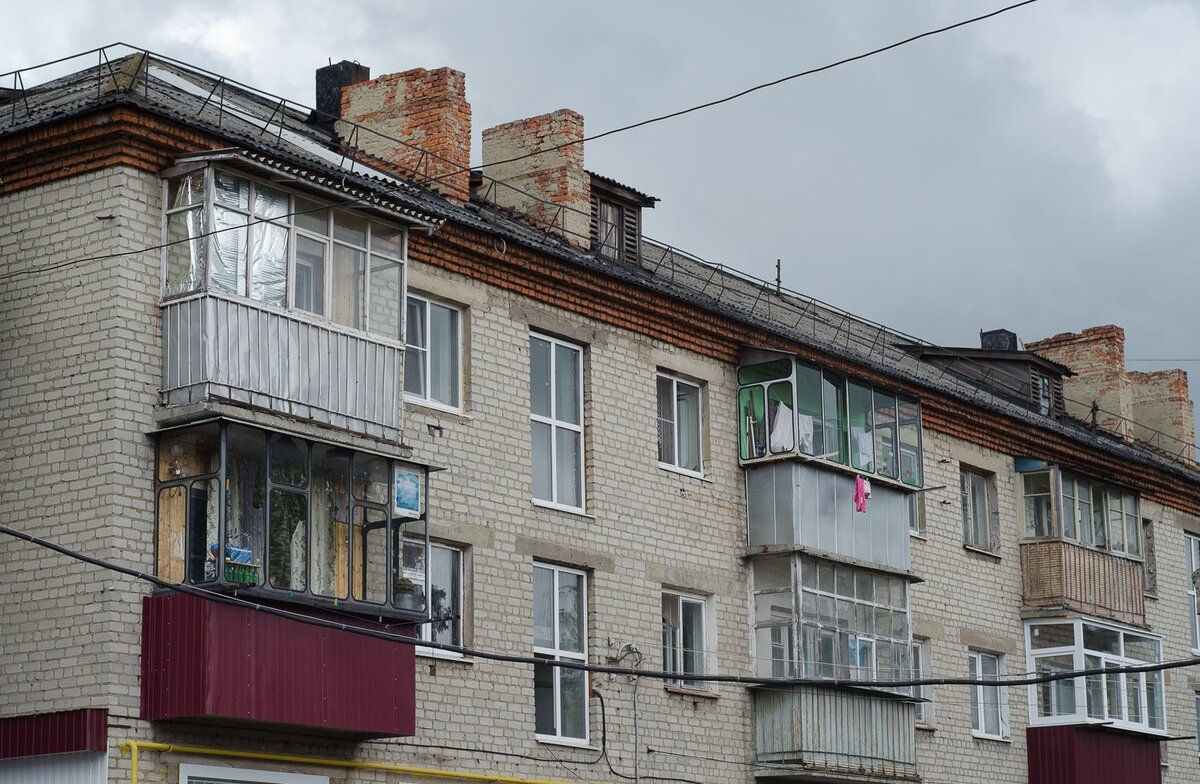 O femeie din Tiraspol a amenințat că se aruncă de la balcon cu bebelușul în brațe.