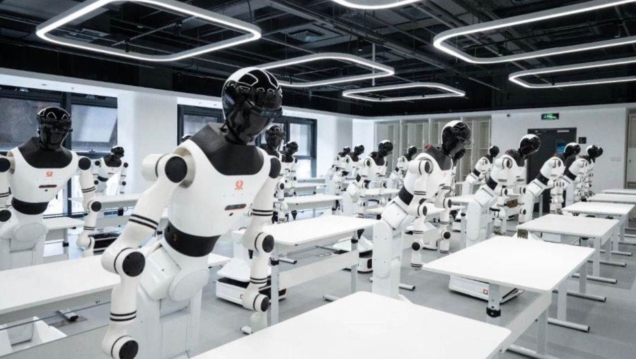 În China s-a deschis o școală pentru instruirea roboților umanoizi.