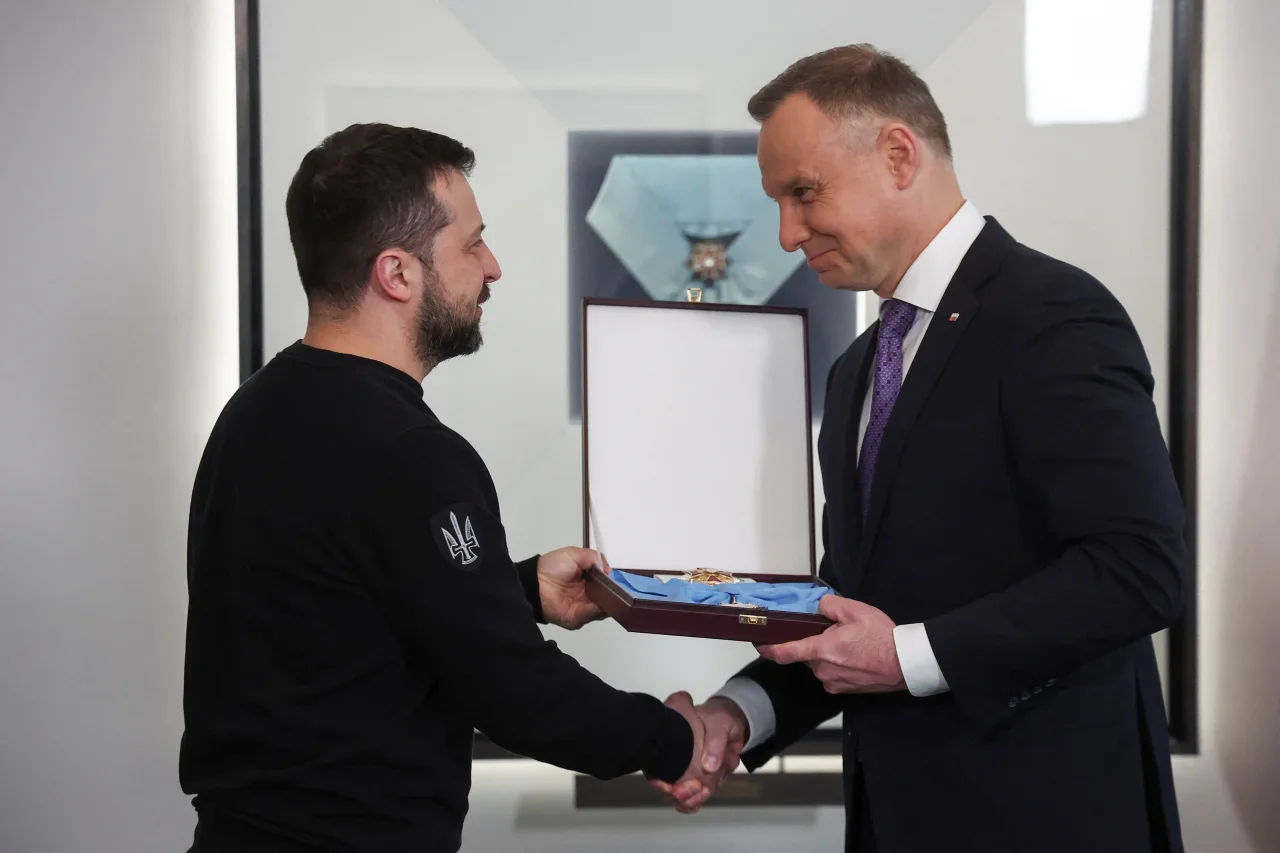Președintele Poloniei i-a retras lui Zelenski Ordinul Vulturul Alb.