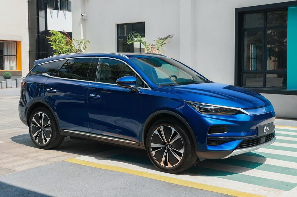 BYD отзывает почти 200 тысяч машин из-за дефекта педали тормоза.