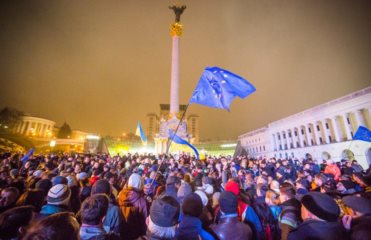 Андрей Парубий, комендант Майдана, объявил о мобилизации охранников Майдана в связи с высокой вероятностью штурма со стороны правоохранителей.