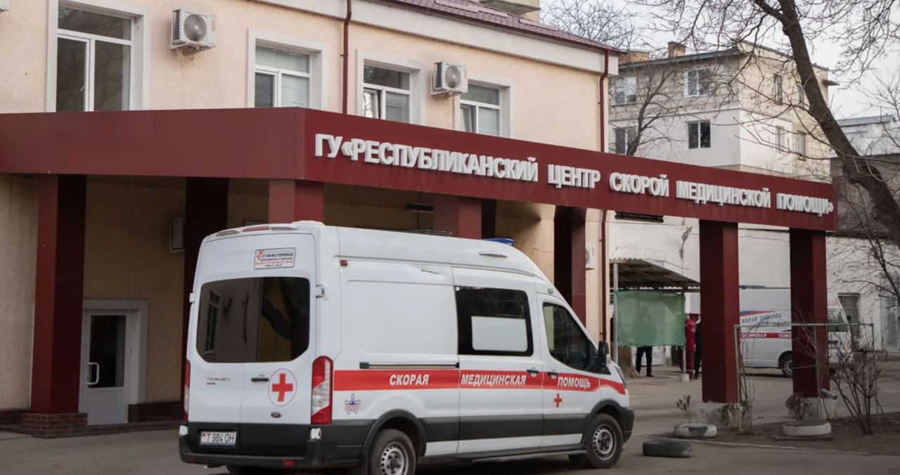 Мужчина упал с четвёртого этажа жилого дома в Тирасполе: его госпитализировали.