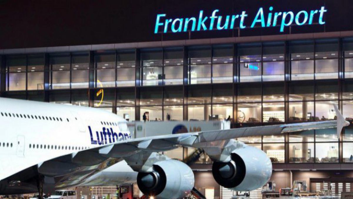 Sute de pasageri au fost evacuaţi pe aeroportul din Frankfurt, Germania, în urma unei alerte cu bombă. Foto: realitatea.net