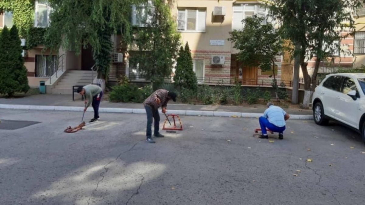 Незаконно установленные в столице шлагбаумы и ограничители доступа демонтированы.