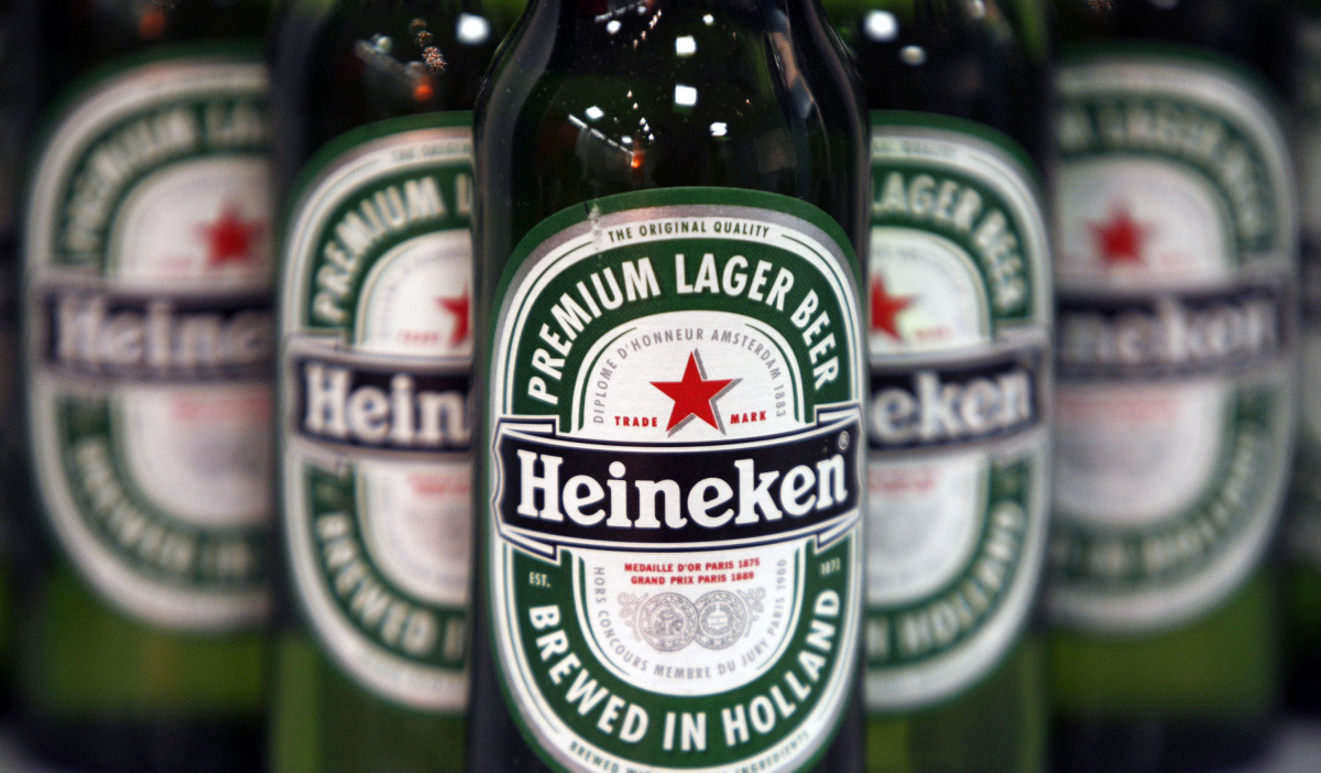 Heineken приостанавливает экспорт пива и инвестиционные проекты в России.