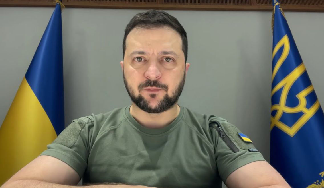 Зеленский: На востоке и юге Украины продолжаются активные боевые действия.