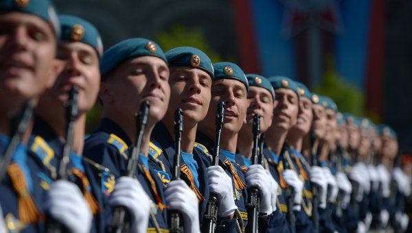 По сравнению с юбилейным парадом 2010 года численность пеших колонн увеличится почти на 50%.