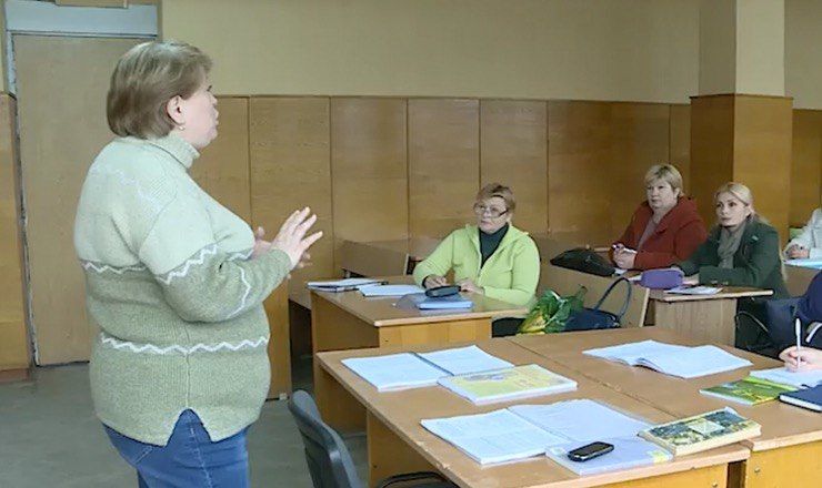 Учителя, устроившиеся на работу не по специальности, пройдут курсы переквалификации.