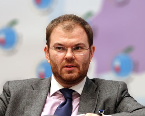 Канду отметил, что рекомендации этому кандидату дали многие известные в финансовом мире личности.