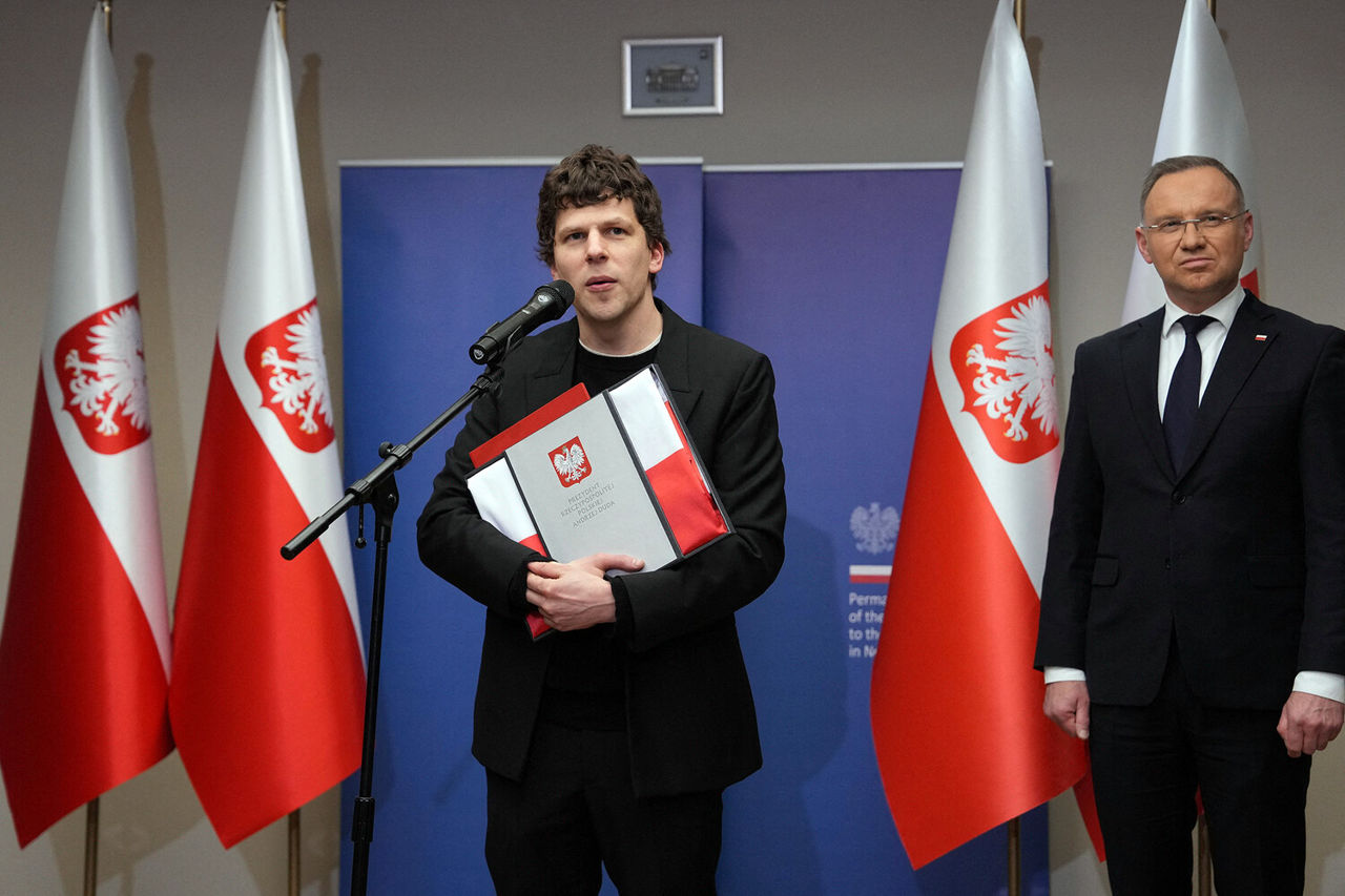 Regizorul și actorul Jesse Eisenberg a devenit cetățean polonez.
