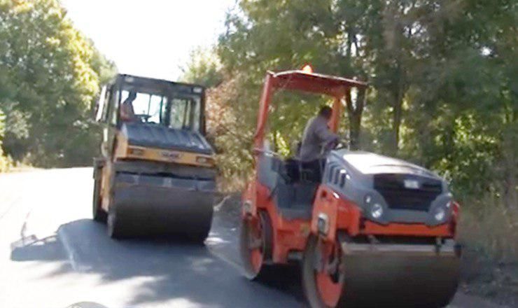В Сороках ремонтируют дорогу, которую жители блокировали несколько раз.