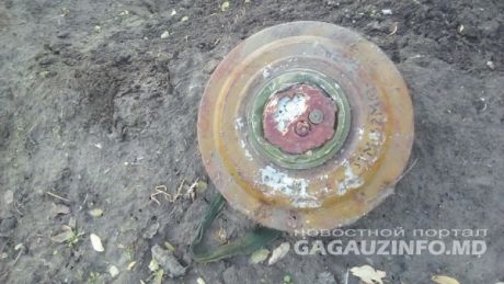 În satul Chiriet-Lunga, copiii au găsit și au adus acasă două mine antitanc. Foto: gagauzinfo.md