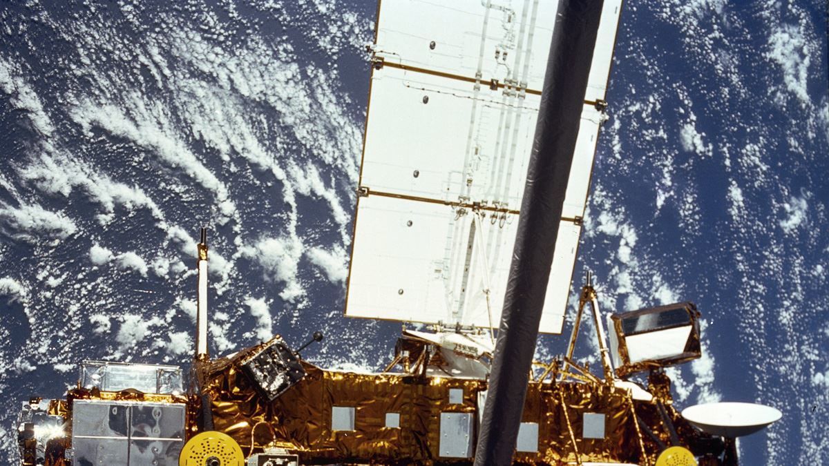 На Землю падает 56-летний спутник NASA.