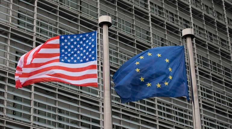 Bloomberg: Американские корпорации массово привлекают европейские кредиты.