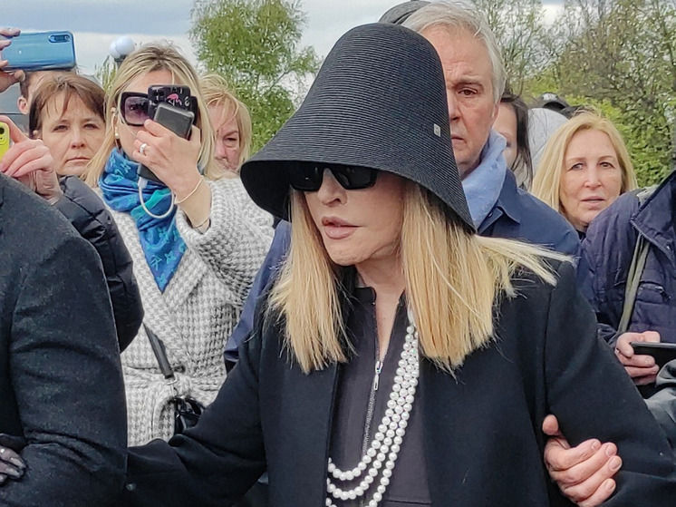Алла Пугачева закрыла последний бизнес в России.