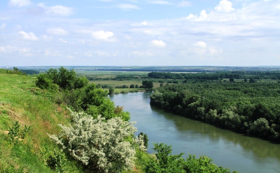 По мнению гидрологов, вода пройдет в пределах малого русла реки.