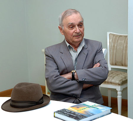 Autorul "Frunzelor de dor" sărbătoreşte, astăzi, 85 de ani de la naştere.
