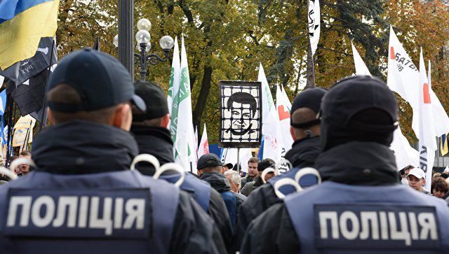  полиция заявляют, что ситуация контролируемая, среди гражданских пострадавших нет. 