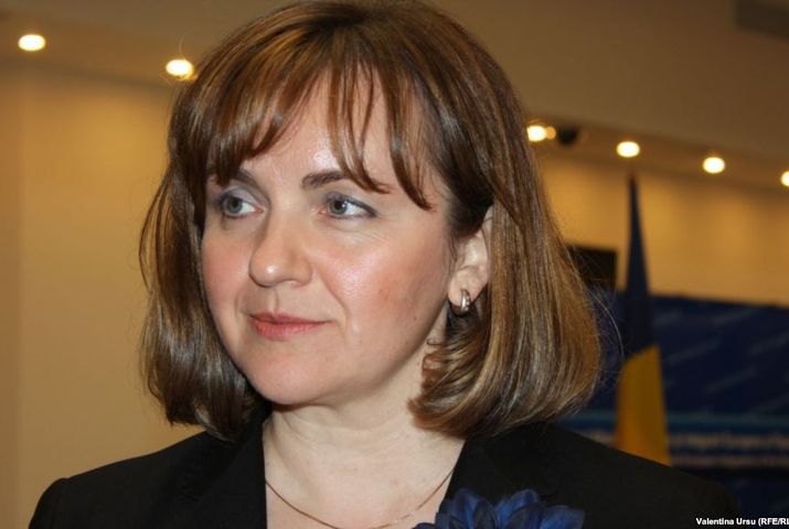 На сессии обсуждаются вопросы выполнения программы по защите и развитию населения.