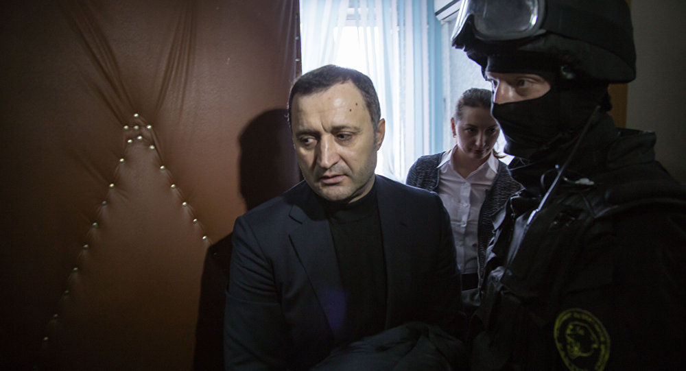 Şedinţa de judecată în cazul ex-premierului Vladimir Filat a fost amânată pe motiv că avocaţii acestuia s-au îmbolnăvit.
