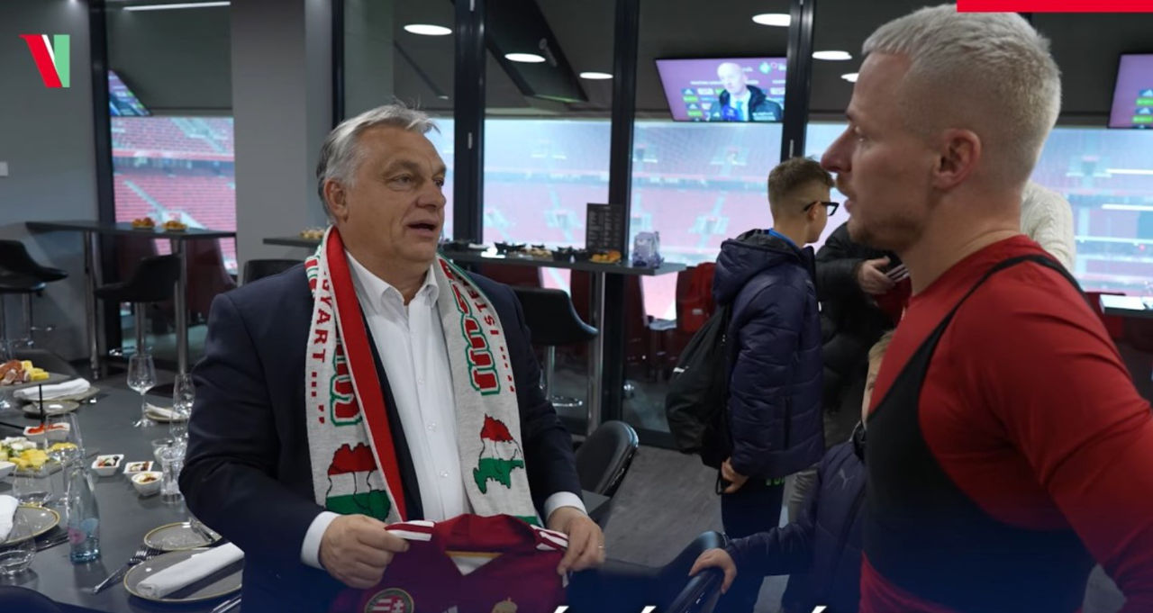 Орбан ответил на скандальный шарф с "Великой Венгрией": Футбол - вне политики.