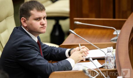 Валерий Мунтяну сообщил, что принятие правительством бюджетно-налоговой политики и госбюджета в обход парламента, направлено на то, чтобы безоговорочно обобрать население страны.