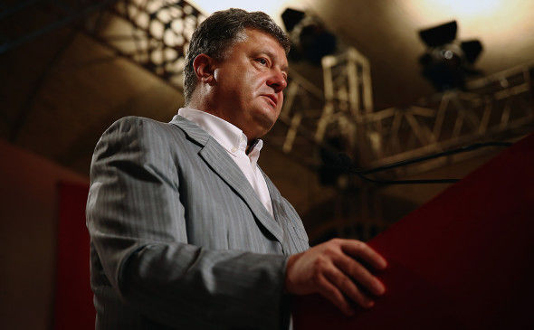 Суд в Киеве наложил арест на все имущество Петра Порошенко..
