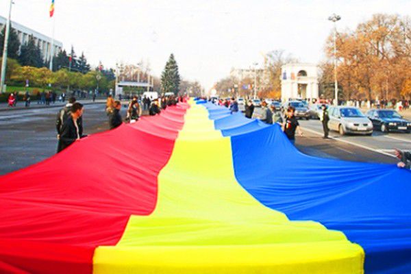Триколор длиной в тысячу метров будет развернут в Кишиневе 1 декабря.