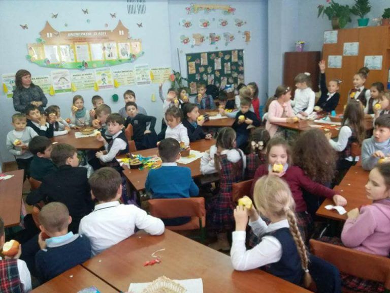 Ce școli frecventează copiii vedetelor de acasă. 